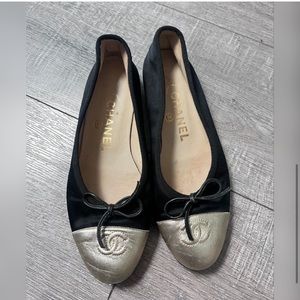Chanel Black Ballet Flats with Gold Logo Cap Toe